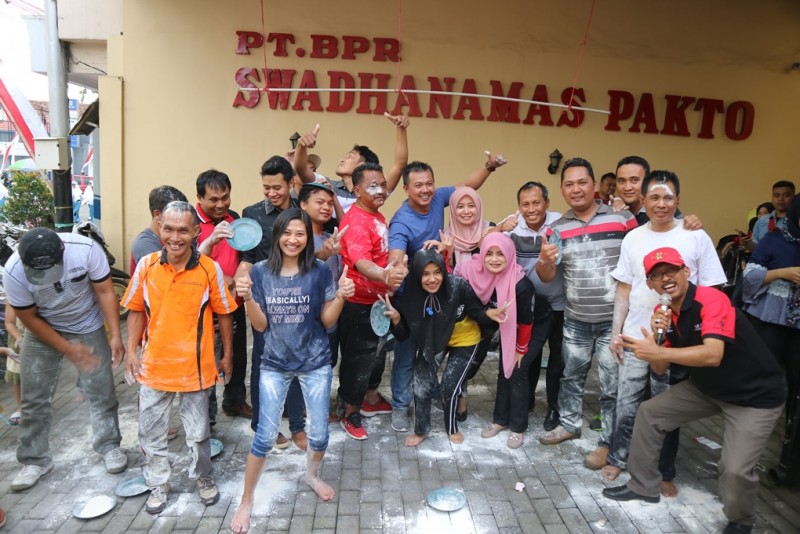 Lomba Balap tepung